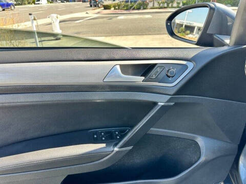 2017 Volkswagen Golf TSI SE