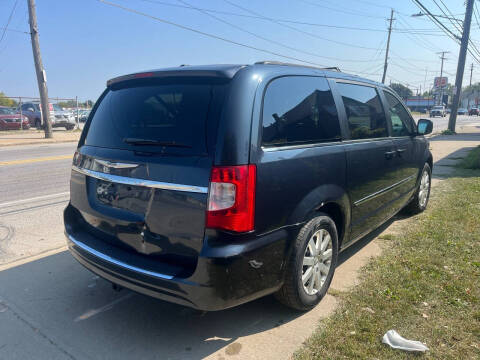 2013 Chrysler Town and Country Touring