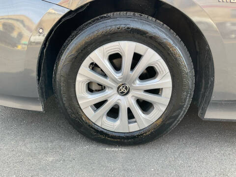 2022 Toyota Prius LE