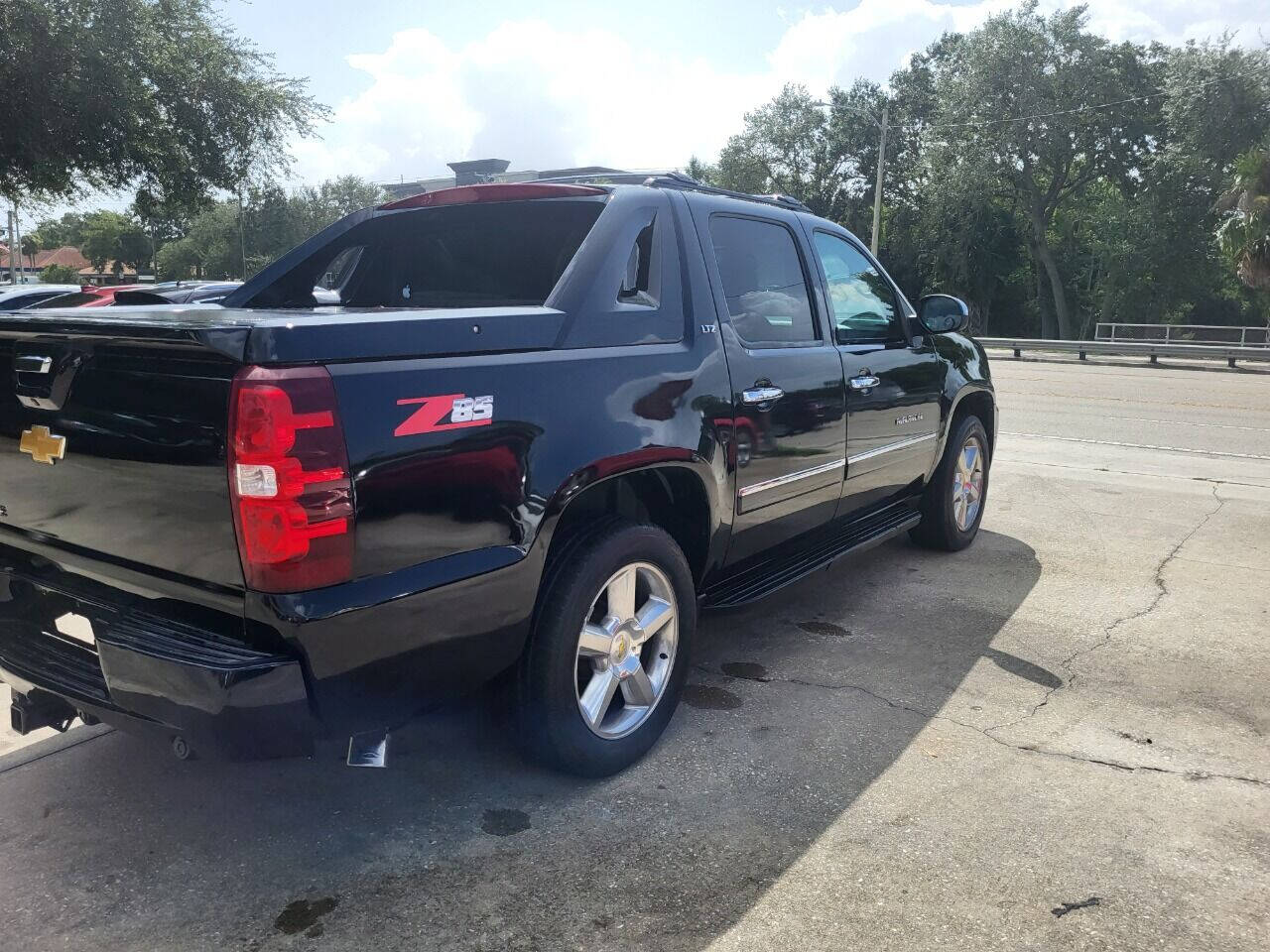 2012 Chevrolet Avalanche for sale at FAMILY AUTO BROKERS in Longwood, FL