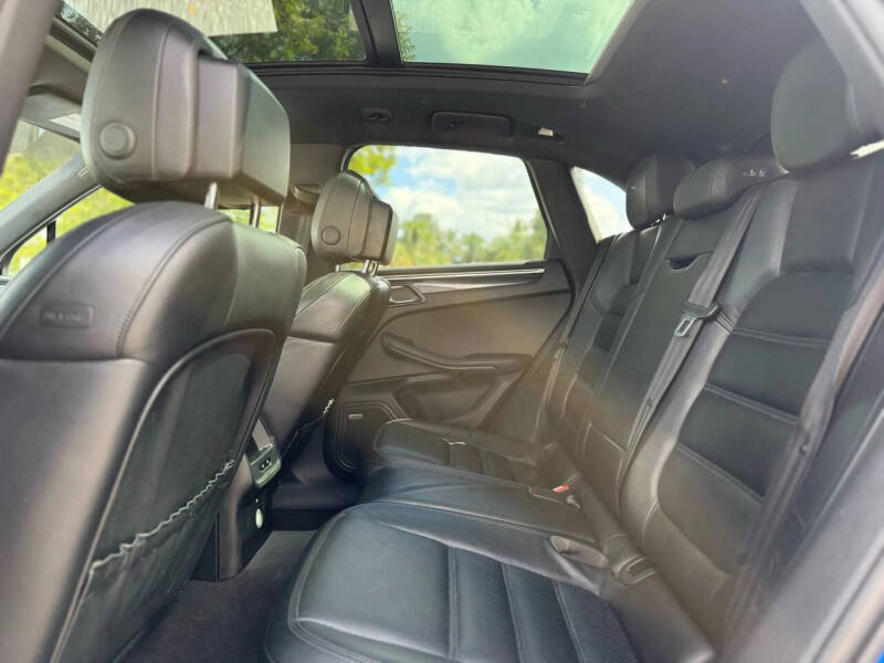 2015 Porsche Macan S