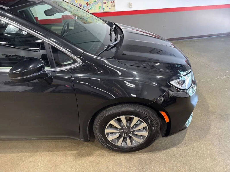 2024 Chrysler Pacifica Plug-In Hybrid Select