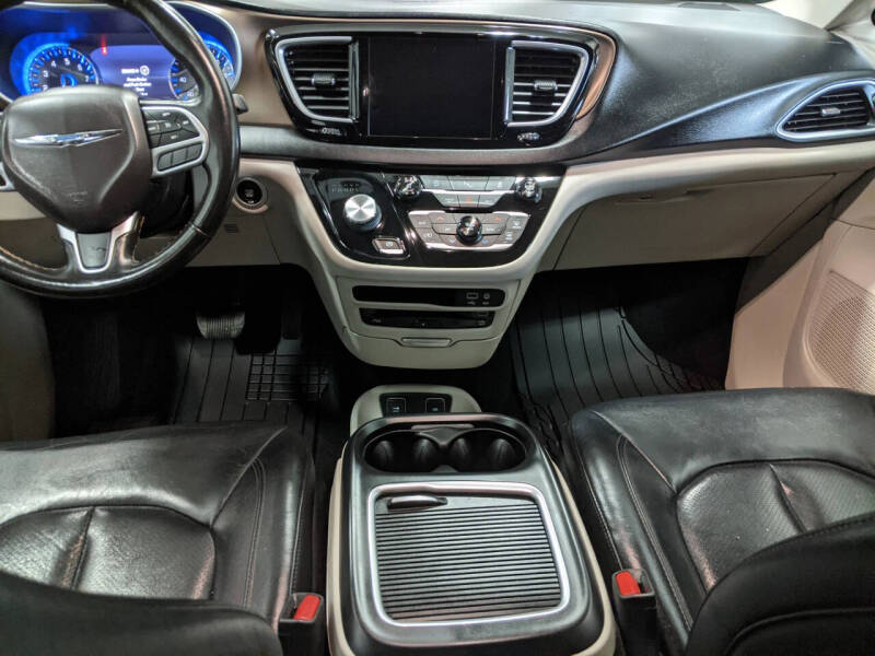2017 Chrysler Pacifica Touring-L Plus