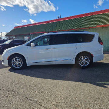 2017 Chrysler Pacifica Touring-L Plus