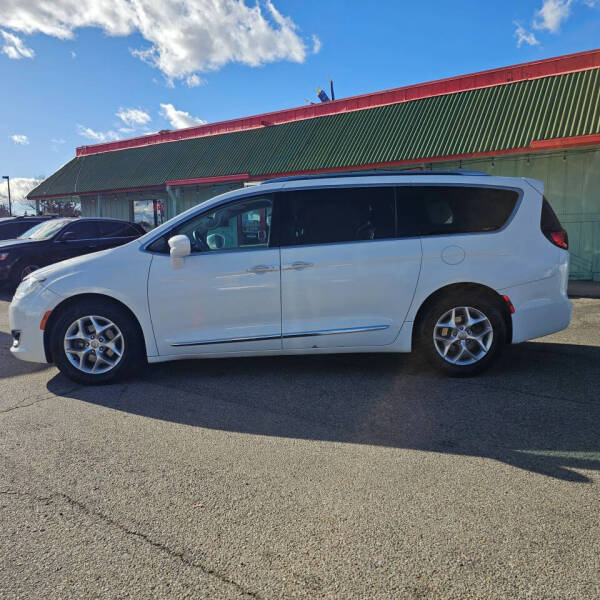 2017 Chrysler Pacifica Touring-L Plus