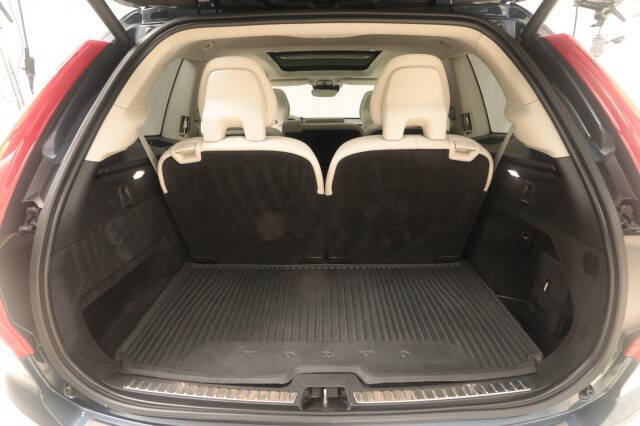 2022 Volvo XC90 T5 Momentum