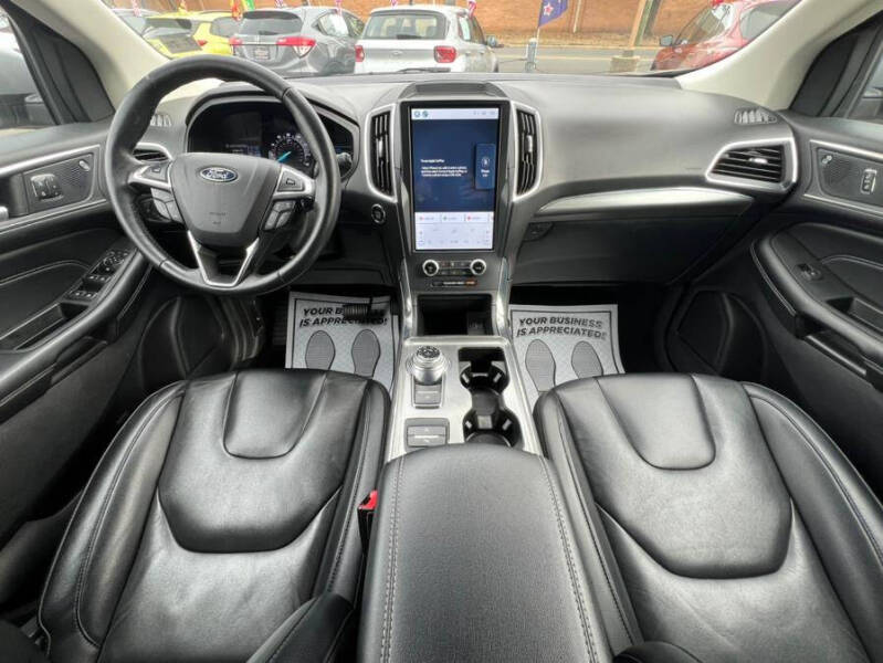 2022 Ford Edge Titanium