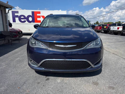 2017 Chrysler Pacifica Touring-L