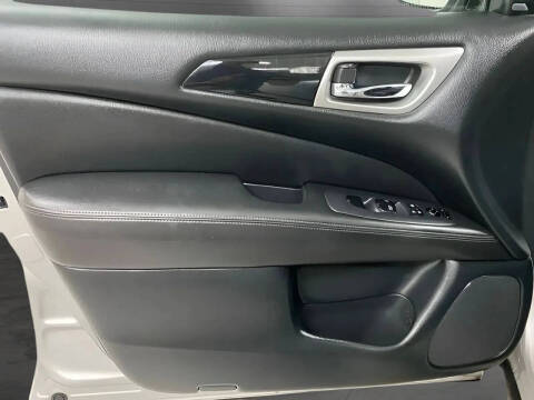2020 Nissan Pathfinder SV
