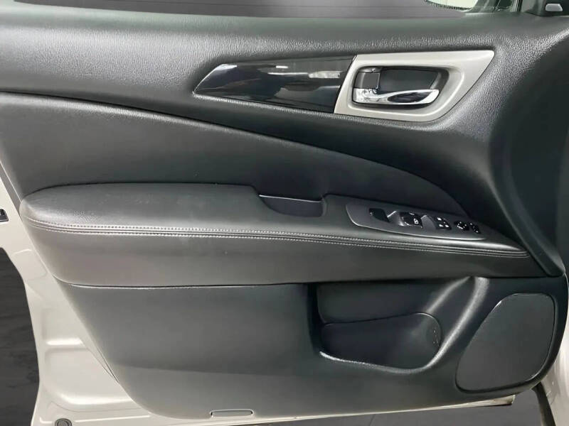 2020 Nissan Pathfinder SV