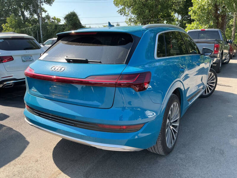 2019 Audi e-tron quattro Prestige