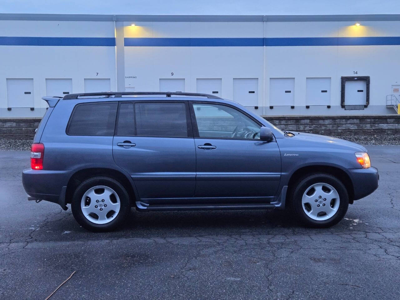 2005 Toyota Highlander for sale at Alpha Auto Sales in Auburn, WA