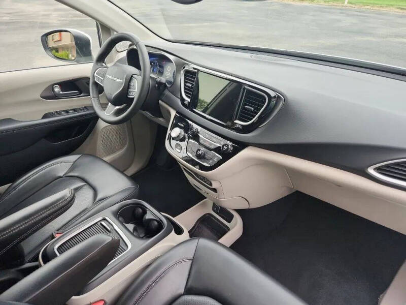 2023 Chrysler Pacifica Touring L
