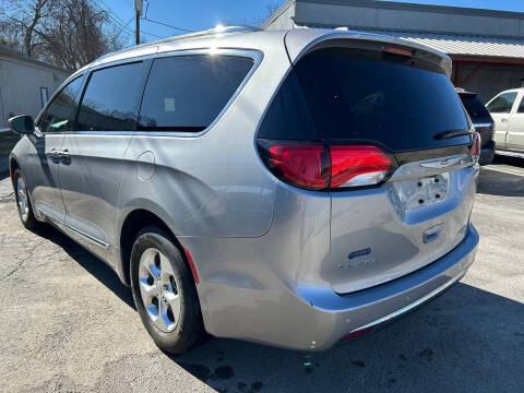 2017 Chrysler Pacifica Touring-L Plus