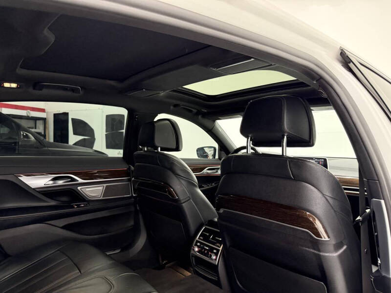 2022 BMW 7 Series 740i