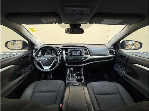 2017 Toyota Highlander LE