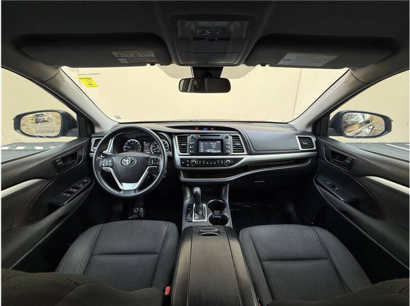 2017 Toyota Highlander LE