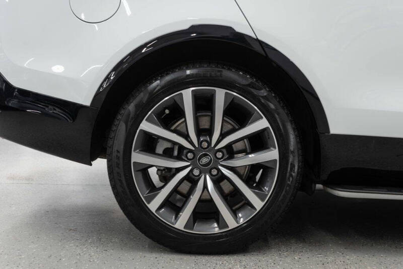 2024 Land Rover Discovery P300 Dynamic SE