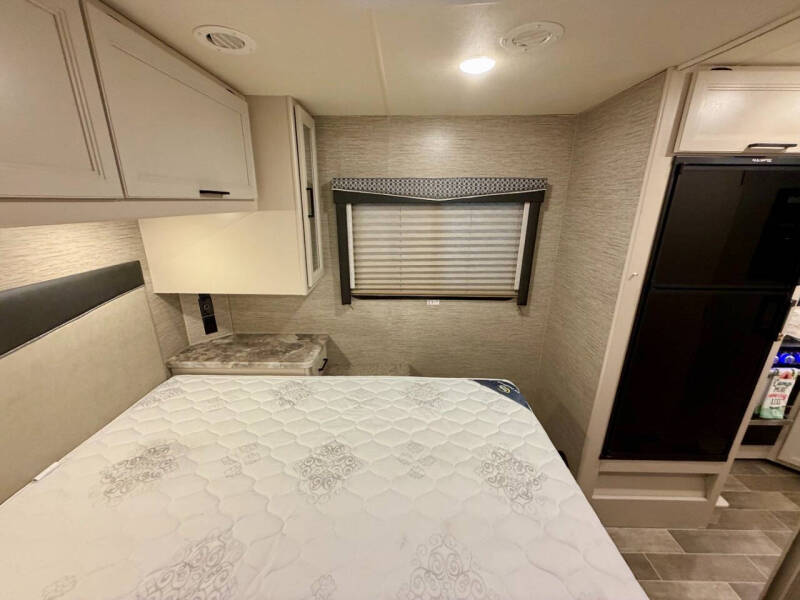 2021 Thor Motor Coach Chateau 28Z