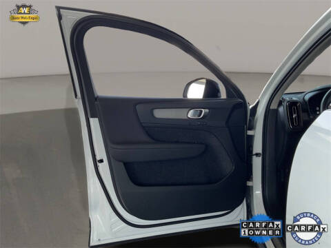 2024 Volvo XC40 B5 Plus Dark Theme