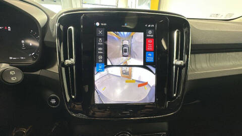 2024 Volvo XC40 B5 Plus Dark Theme