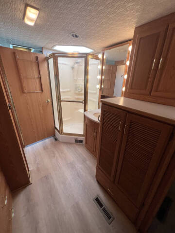 2001 Winnebago Journey 36L