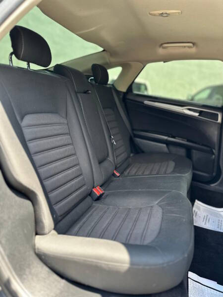 2017 Ford Fusion SE