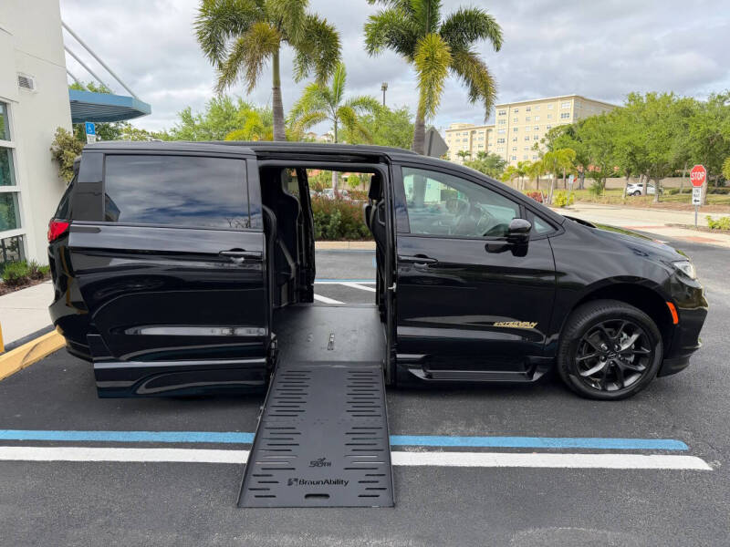 2021 Chrysler Pacifica Touring L