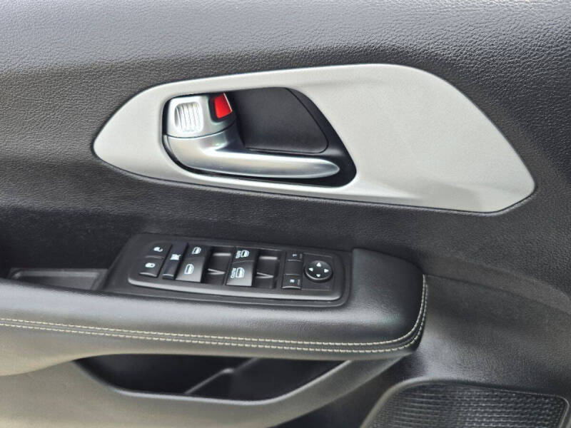 2024 Chrysler Pacifica Touring
