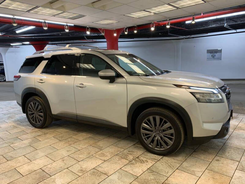 2022 Nissan Pathfinder SL