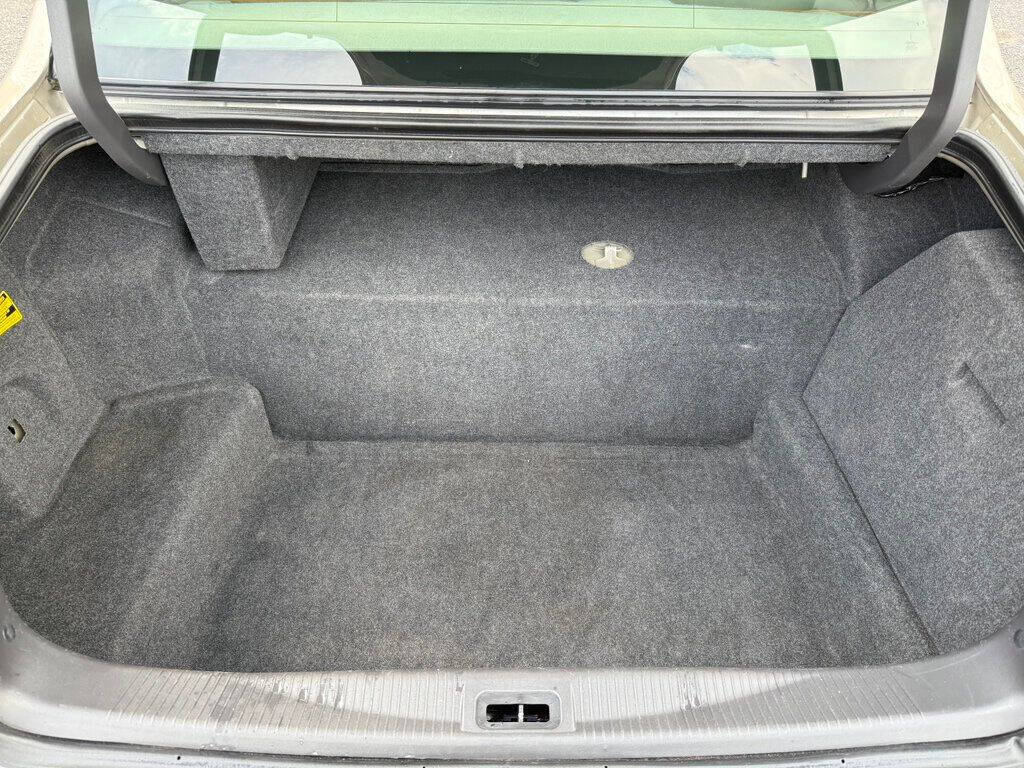 2010 Lincoln Town Car 38