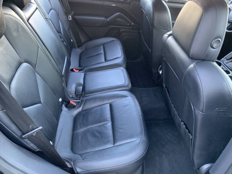 2014 Porsche Cayenne GTS