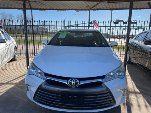 2016 Toyota Camry for sale at HERMANOS SANCHEZ AUTO SALES LLC in Dallas TX