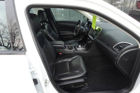 2023 Chrysler 300 Touring L