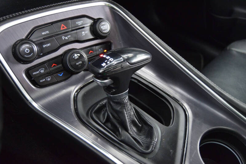 2018 Dodge Challenger SXT Plus