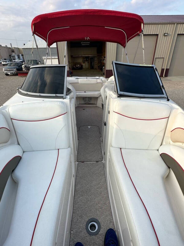 2006 Rinker 246BR