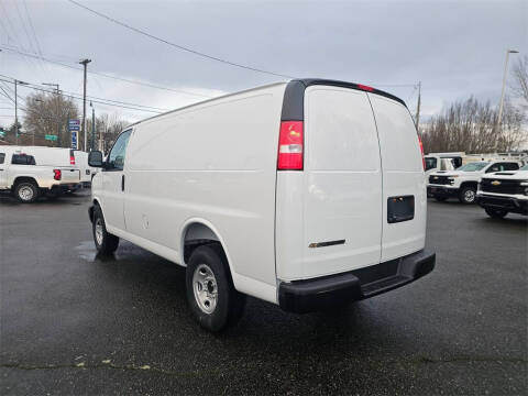 2025 Chevrolet Express 3500