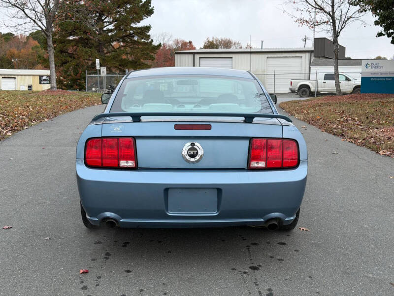 2005 Ford Mustang GT Premium