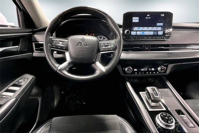 2022 Mitsubishi Outlander SE