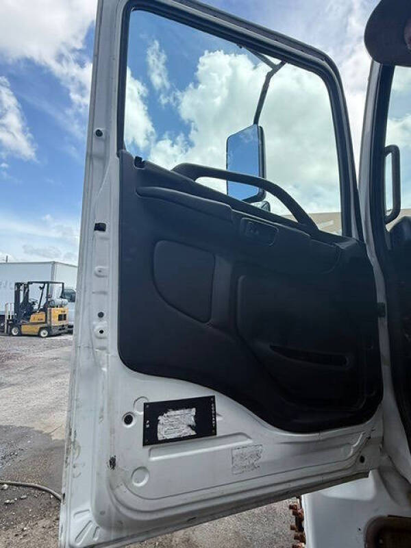 2013 Hino 268