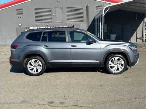 2021 Volkswagen Atlas for sale at Carros Usados Fresno in Fresno CA