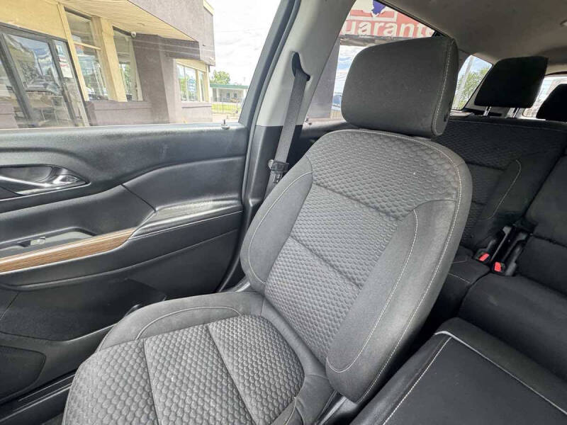 2017 GMC Acadia SLE-2