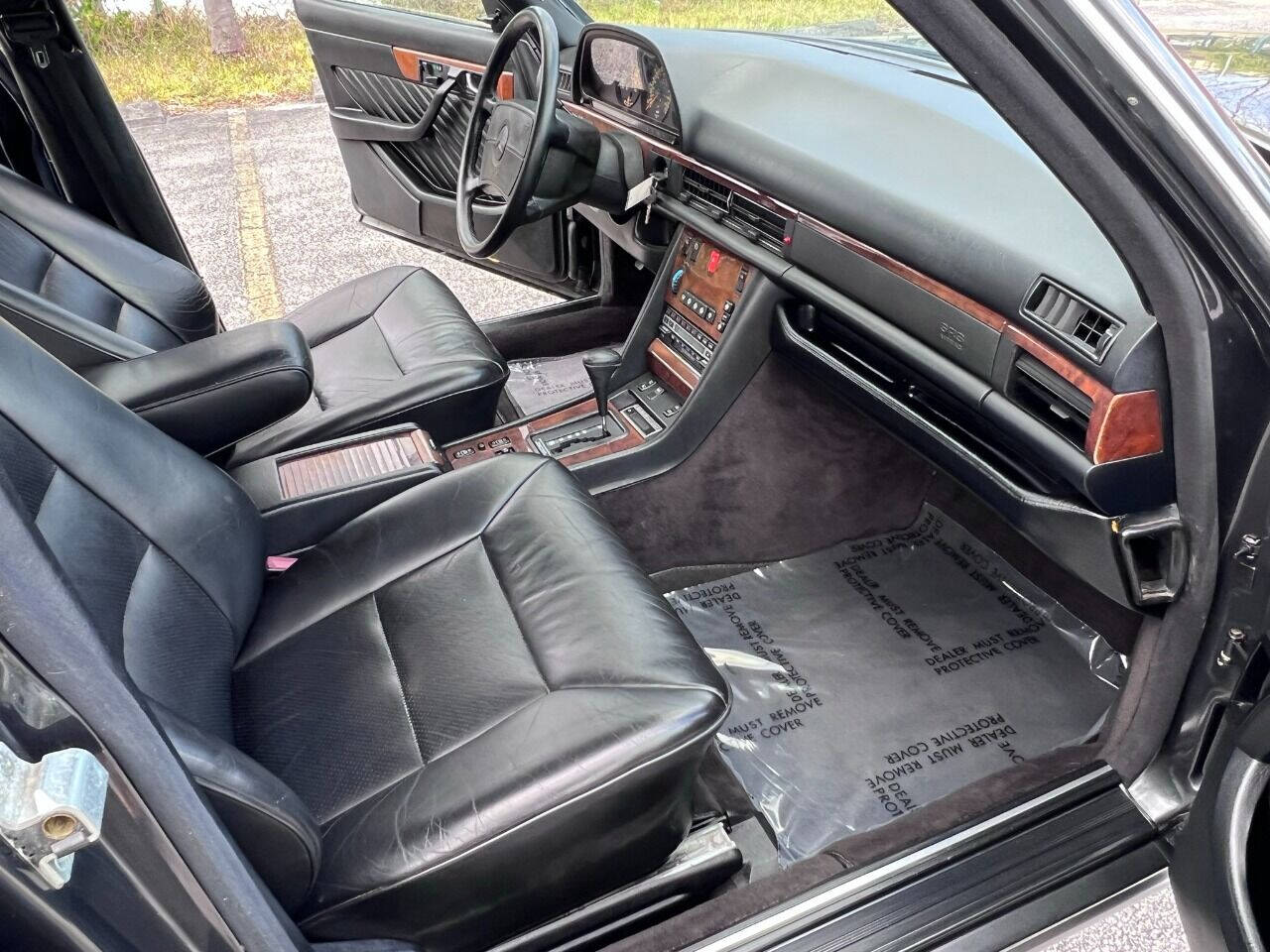 1991 Mercedes-Benz 560-Class  - $11,900