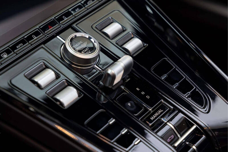 2025 Aston Martin DB12 Volante