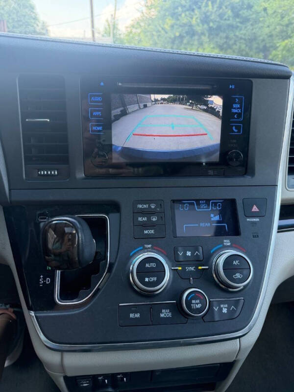 2017 Toyota Sienna XLE 8-Passenger