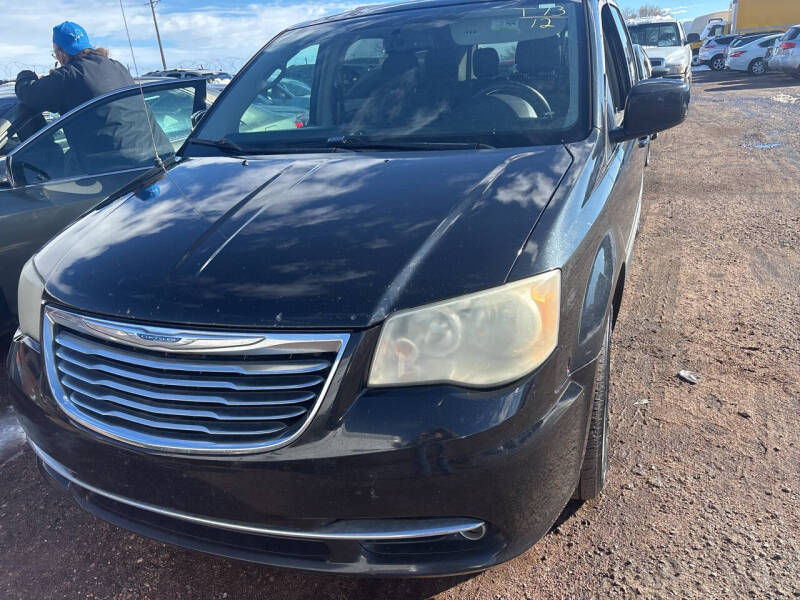 2012 Chrysler Town & Country Touring's photo