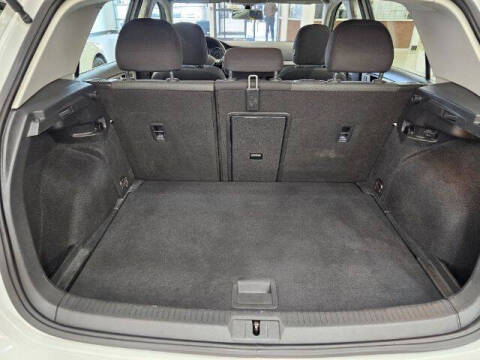 2019 Volkswagen Golf SE