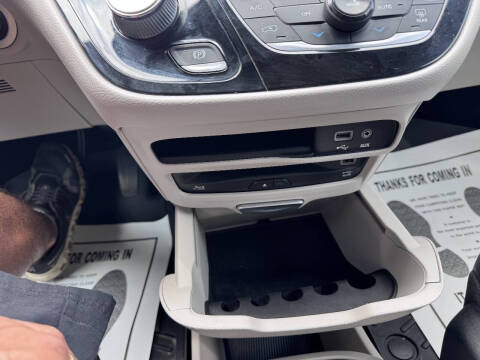 2017 Chrysler Pacifica Touring-L Plus