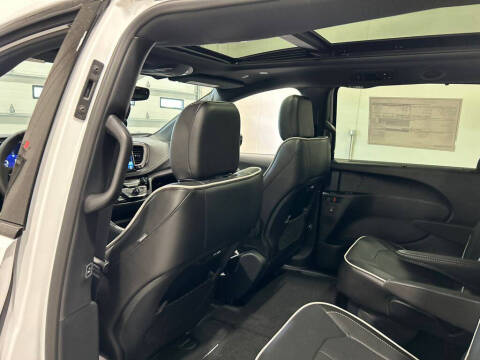 2027 Chrysler Pacifica Limited