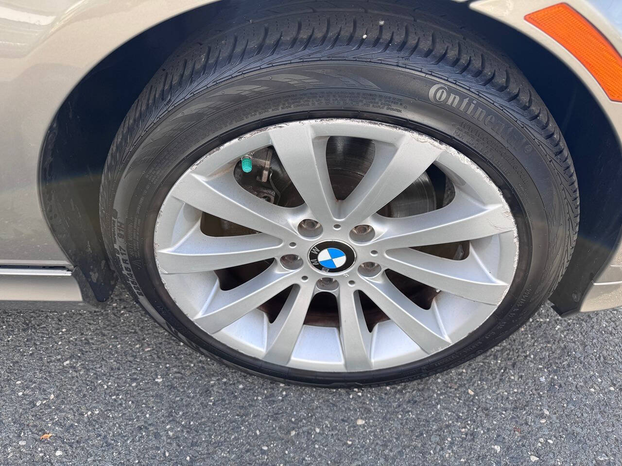 2011 BMW 3 Series 24